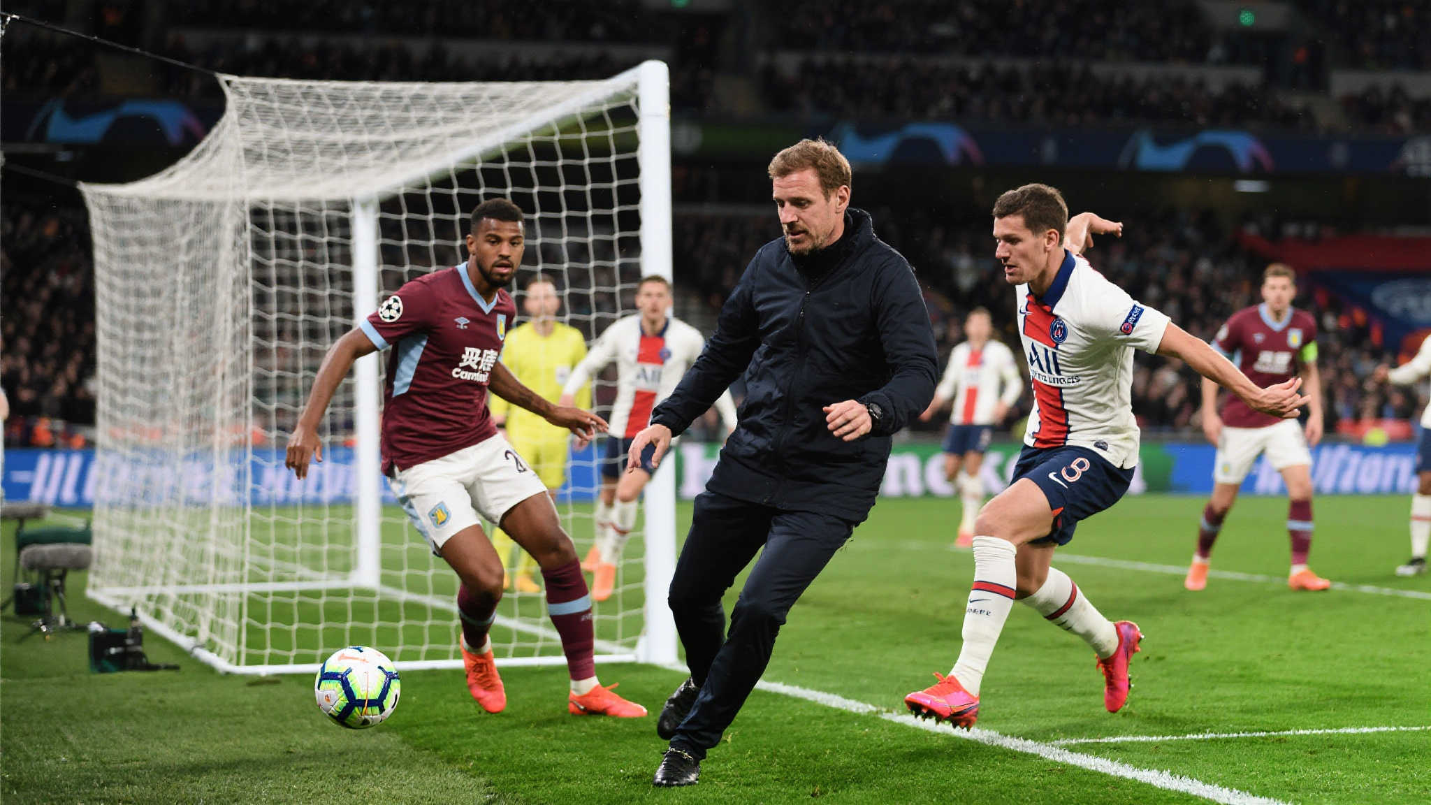 他认为，足球比赛中大部分进球并非来自精心设计的套路